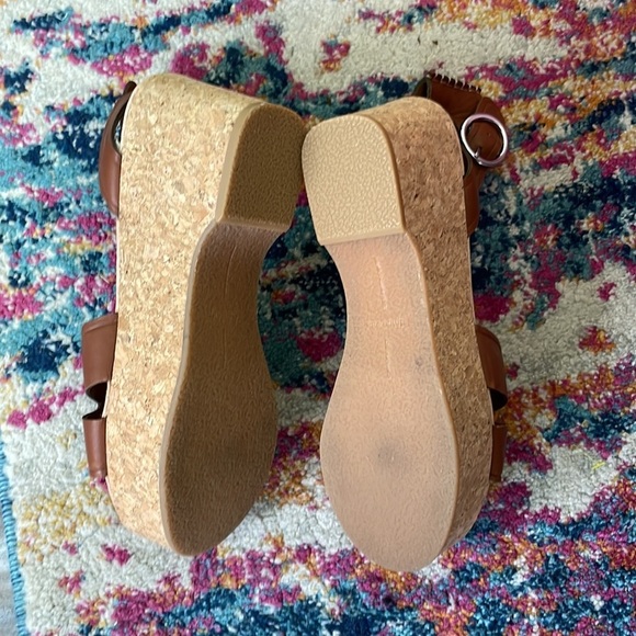 Dolce Vita Linda tan cork wedge sandals - Picture 6 of 7